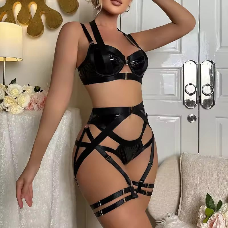 Conjunto "Spicy" – Efecto Wet Look y Arnés Premium 🌶️🖤🔥