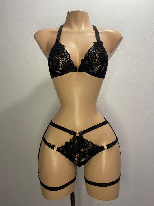 Conjunto "Sirena" – Encaje Floral y Diseño de Tiras (Strappy) 🧜‍♀️❤️✨