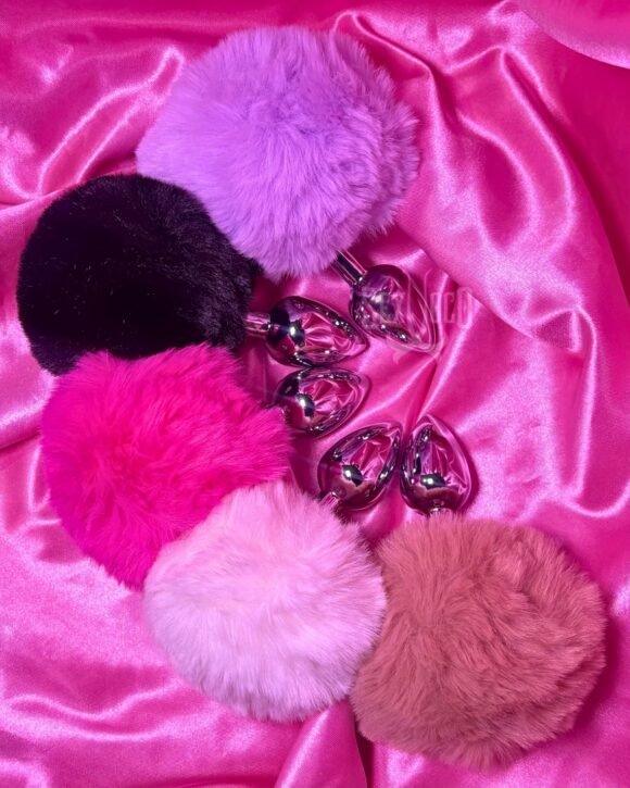 Anal Plug Metálico con Cola de Peluche – Suavidad y Placer Visual 🐾✨