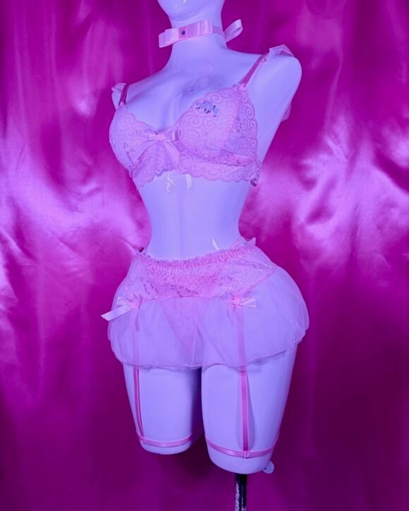 Aurora | Conjunto Rosa Encaje + Mini Falda de Tul + Choker